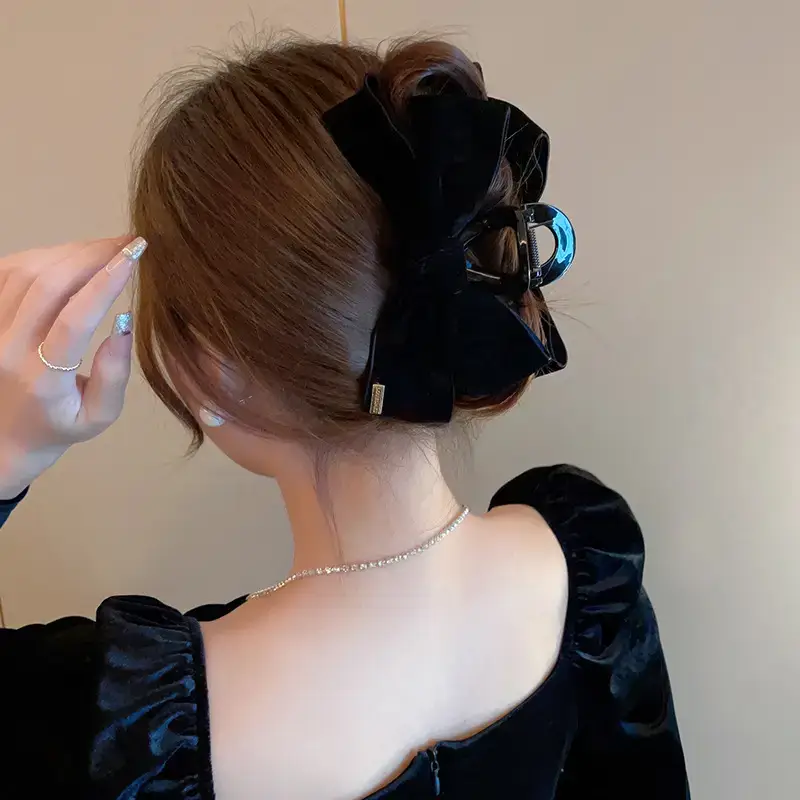 Red Velvet Bow Hairpin for Women Spring Summer 2023 - Image 4