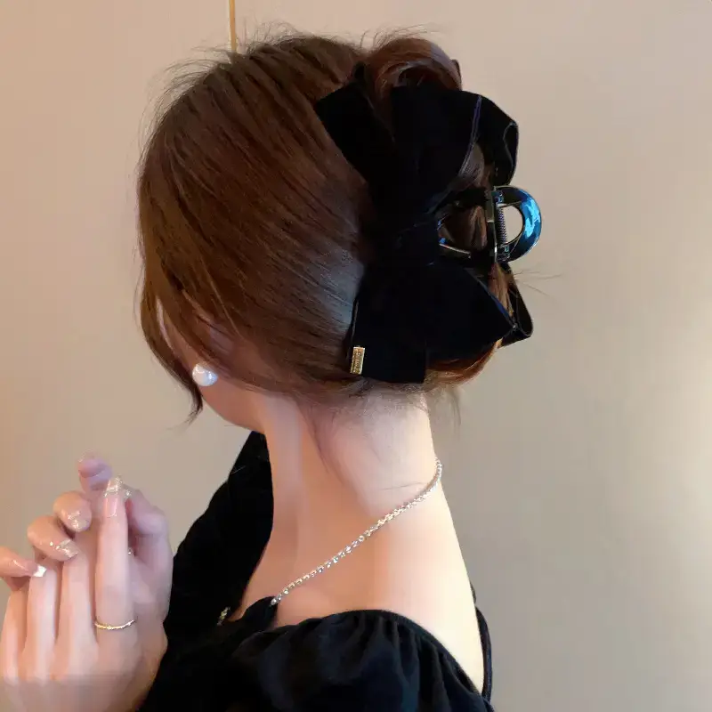 Red Velvet Bow Hairpin for Women Spring Summer 2023 — feature 1