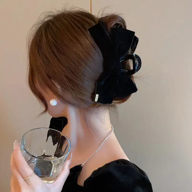 Red Velvet Bow Hairpin for Women Spring Summer 2023 — feature 7