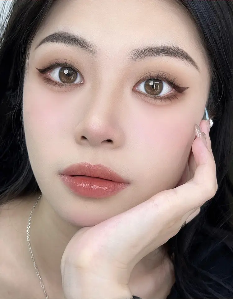 Bevel Blade Eyeliner Brush for Precision Application — feature 20