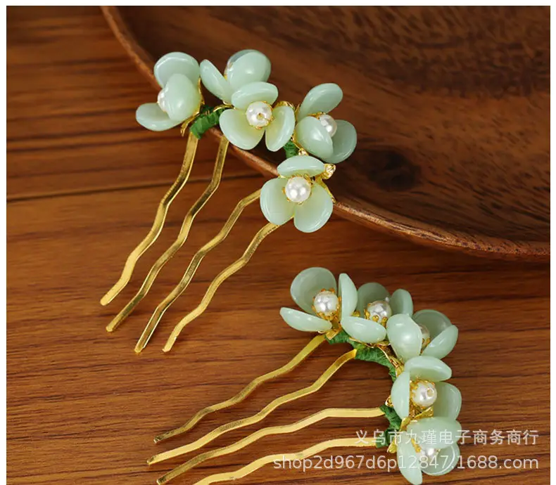 Chinese-Style Lotus Hair Combs with Pearl Flowers — feature 1