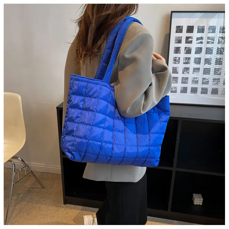 Black Quilted Shoulder Tote Bag for Women 2023 — feature 7