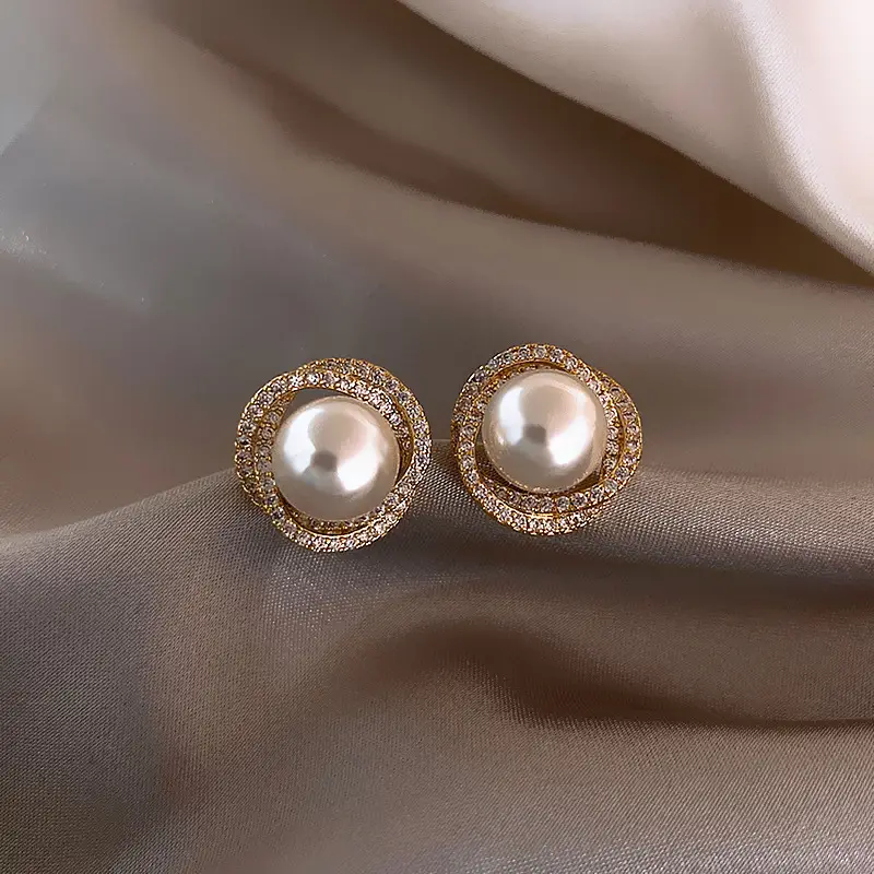 Gold Pearl Pendant Necklace for Women - Image 3