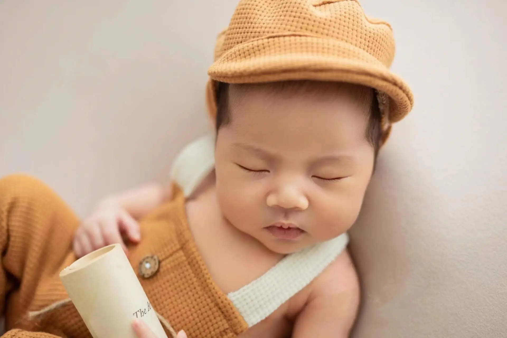White Cotton Baby Hat & Pants Set for Newborns — feature 3