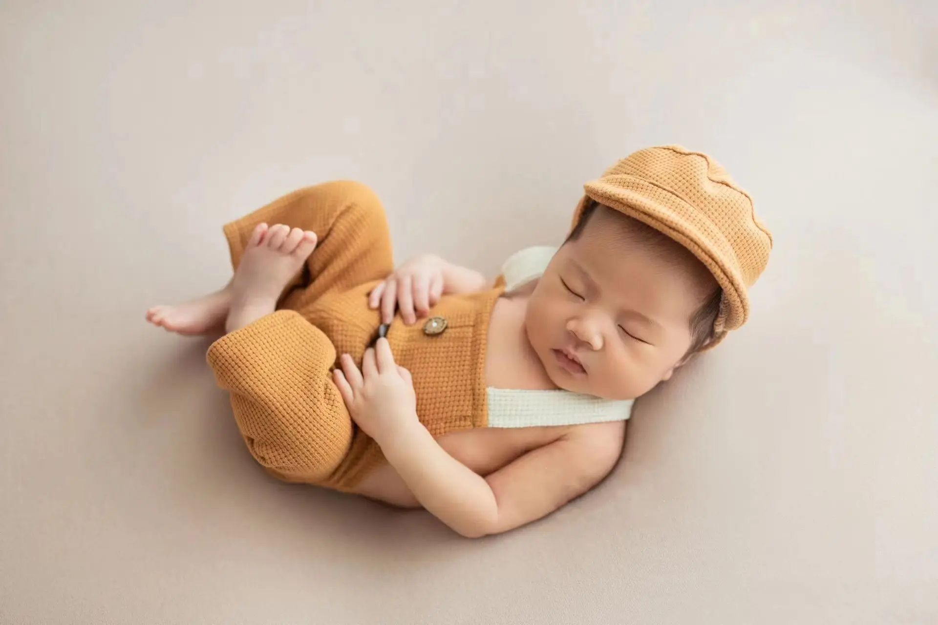 White Cotton Baby Hat & Pants Set for Newborns — feature 5