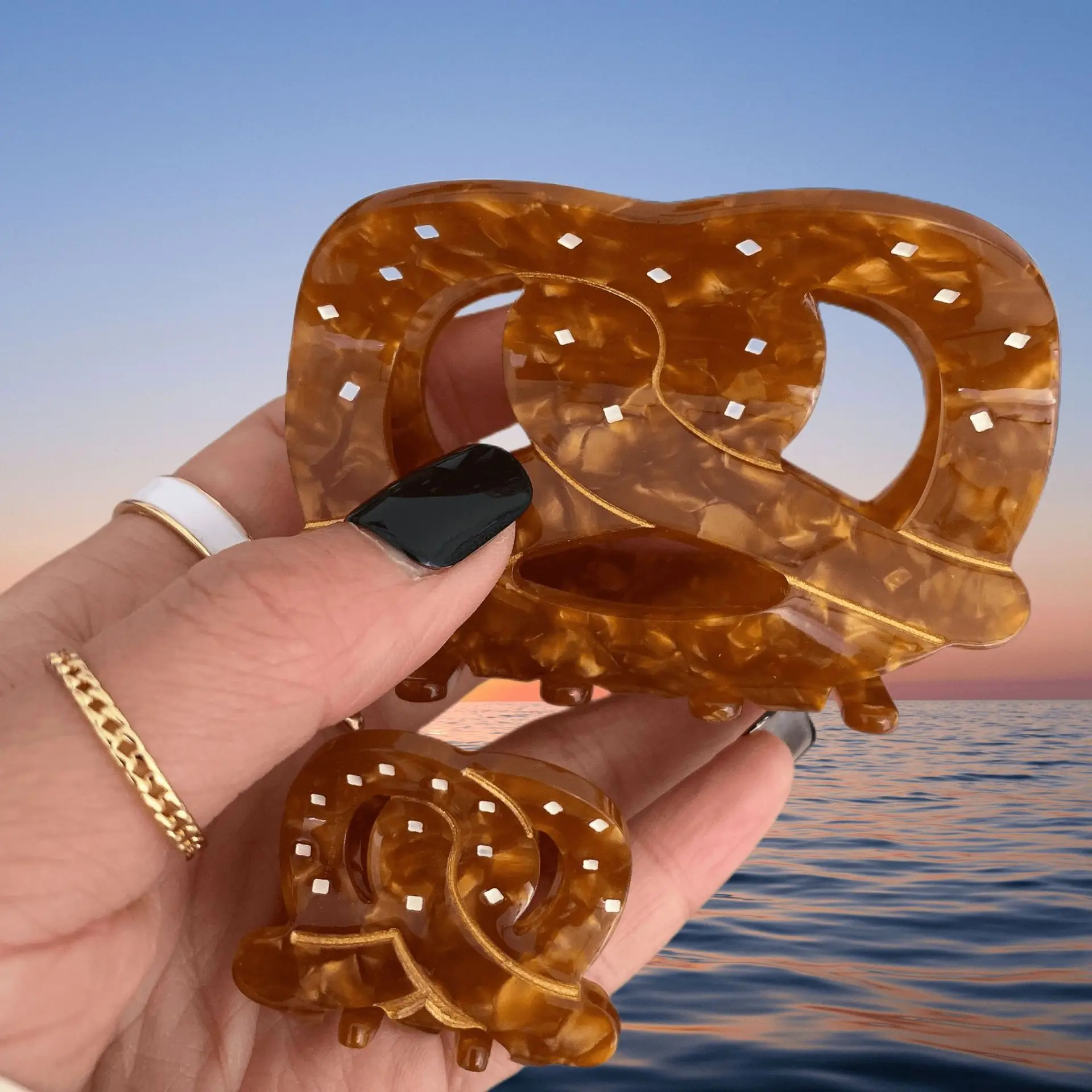 Vintage Wooden Hair Clip Bow Ring with Heart Design - Image 5