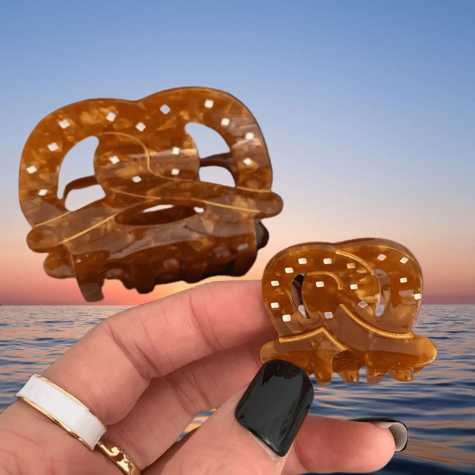 Vintage Wooden Hair Clip Bow Ring with Heart Design - Image 2