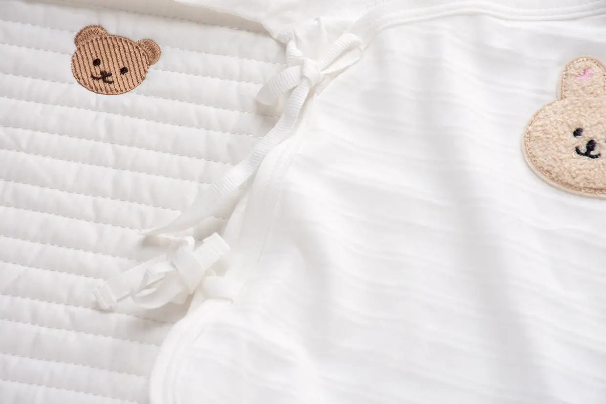 Newborn Pure Cotton Triangle Romper with Heart Neck — feature 11