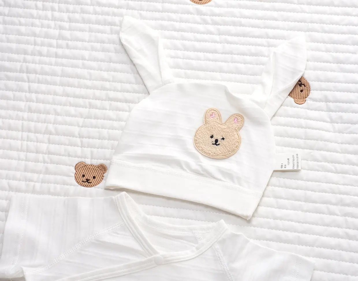 Newborn Pure Cotton Triangle Romper with Heart Neck — feature 12