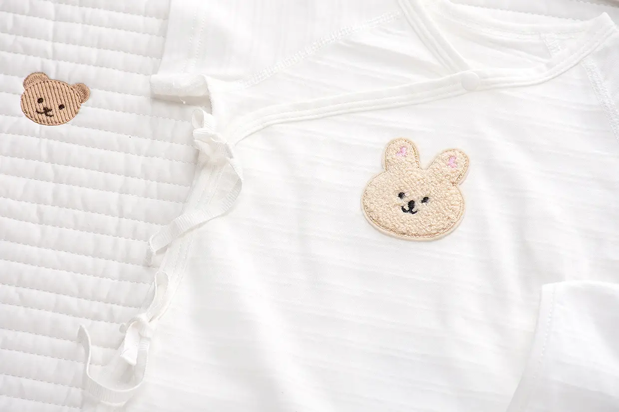 Newborn Pure Cotton Triangle Romper with Heart Neck — feature 13