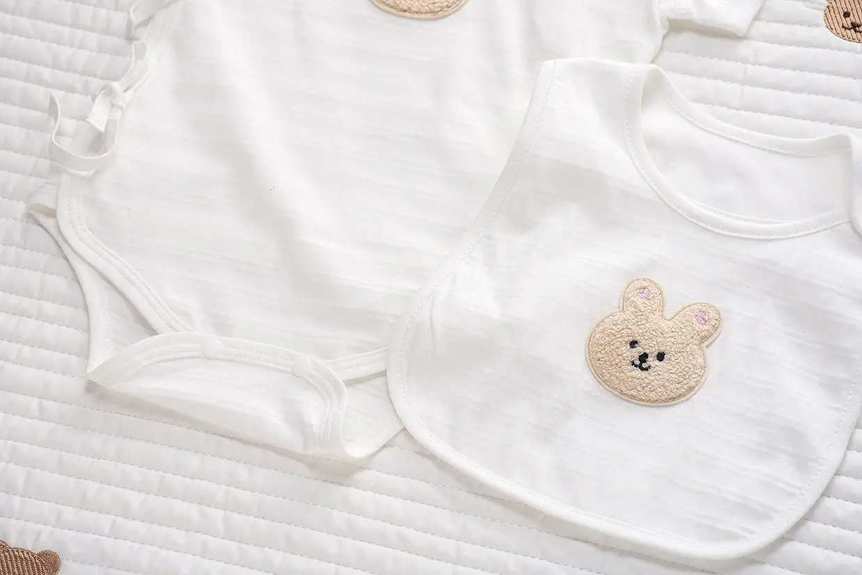 Newborn Pure Cotton Triangle Romper with Heart Neck — feature 14