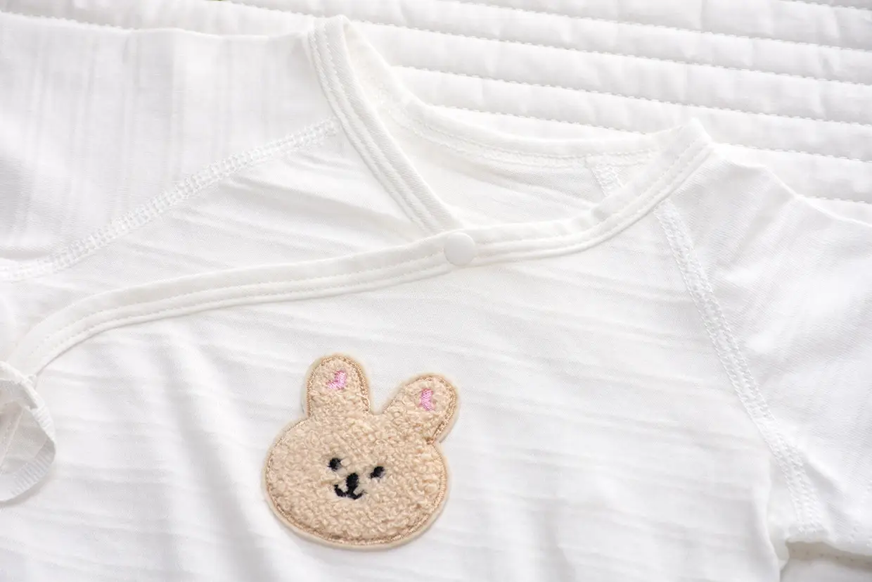 Newborn Pure Cotton Triangle Romper with Heart Neck — feature 15