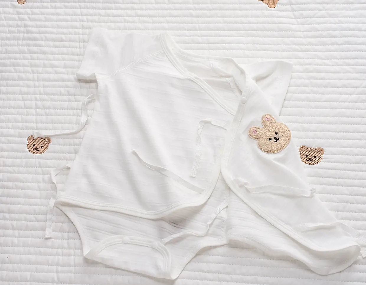 Newborn Pure Cotton Triangle Romper with Heart Neck — feature 17