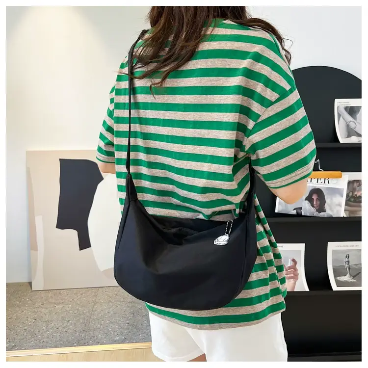 Golden Korean Ins Soft Shoulder Bag with Pearl Button — feature 15
