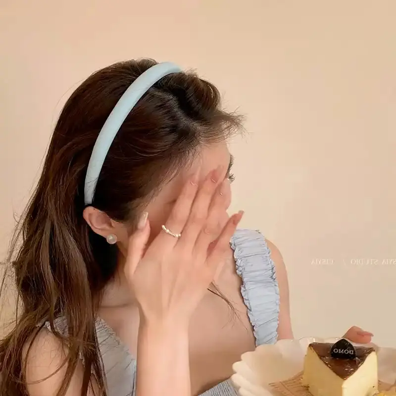 French Basic Summer Headband with Suction Cup - Image 3