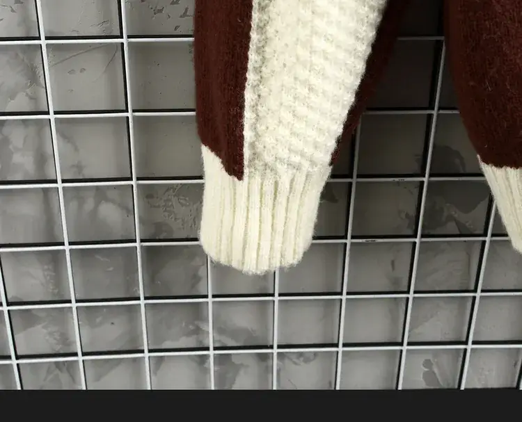 Men's Cross-Color Turtleneck Sweater Large — feature 13