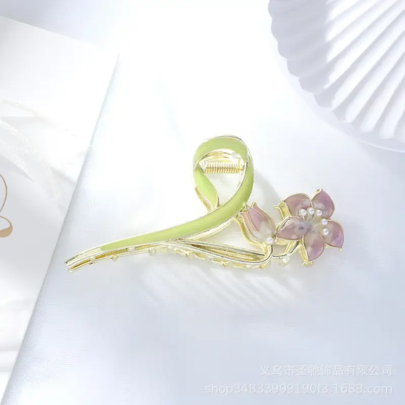 Tulip Hair Clip with Pearl Flower Design