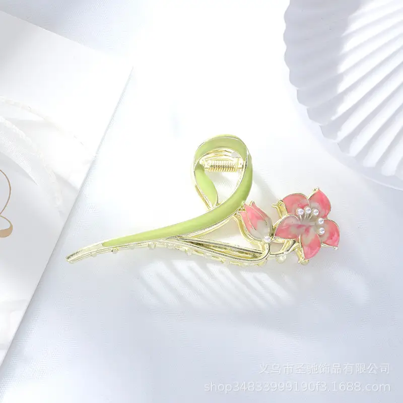 Tulip Hair Clip with Pearl Flower Design