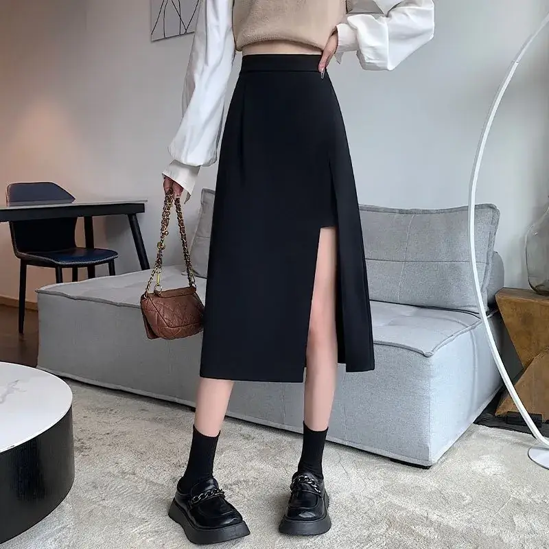 Black Hip-Covering Skirt with Slit for Women