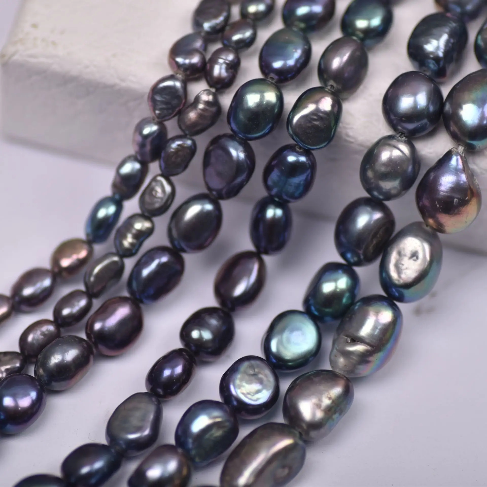 Baroque Pearl 4-10mm Two-Sided Light Tahitian Malachite - Image 5
