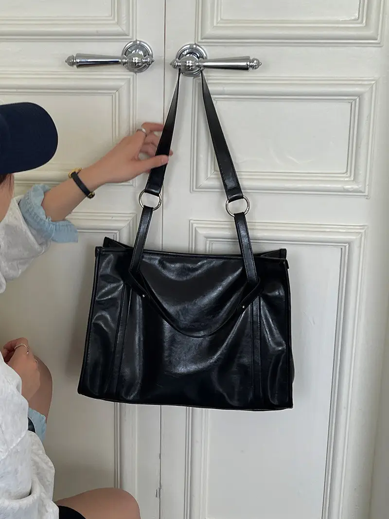 Black Large Capacity Tote Bag for Women 2026