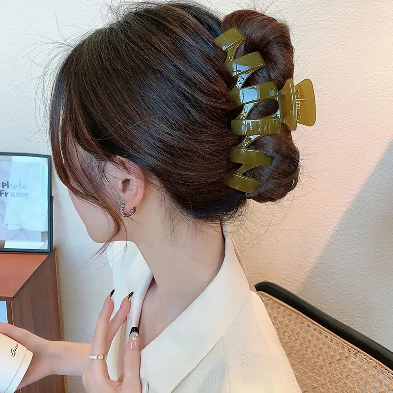 13cm Giant Acrylic Hair Clip for Women - Image 9