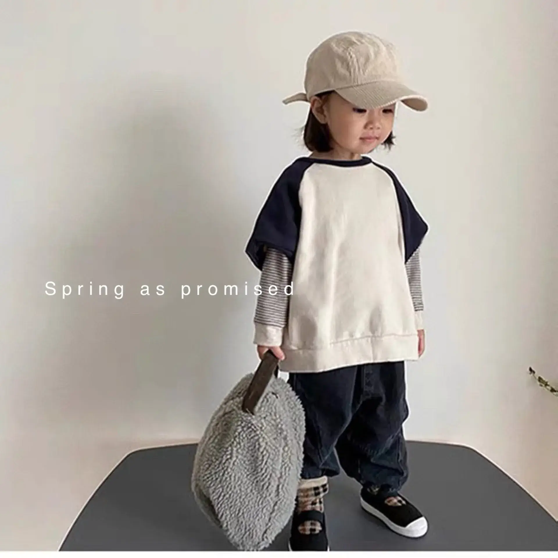 Kids Raglan Sleeve Sweatshirt Black Cream Loose Fit