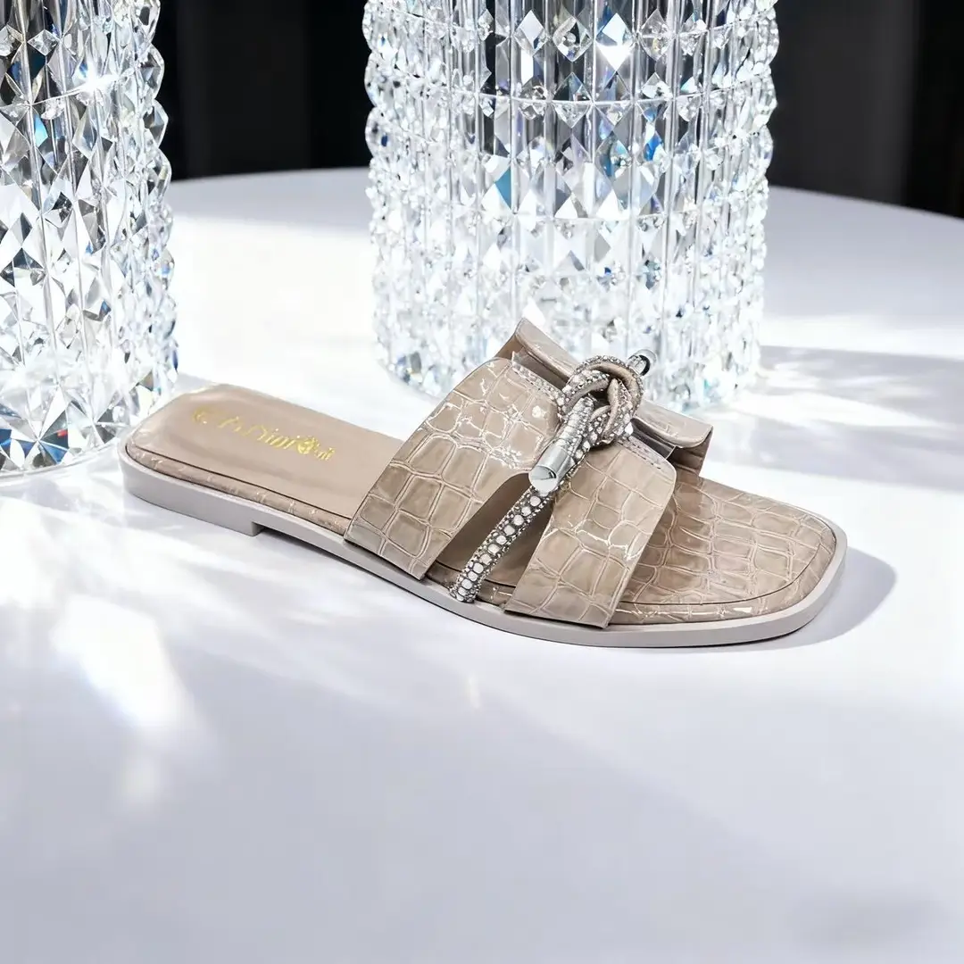 Fashionable Flat-Soled Slip-On Women's Sandals for Summer, with Rhinestones, Cross-Border Women's Slippers, Flat Beach Sandals