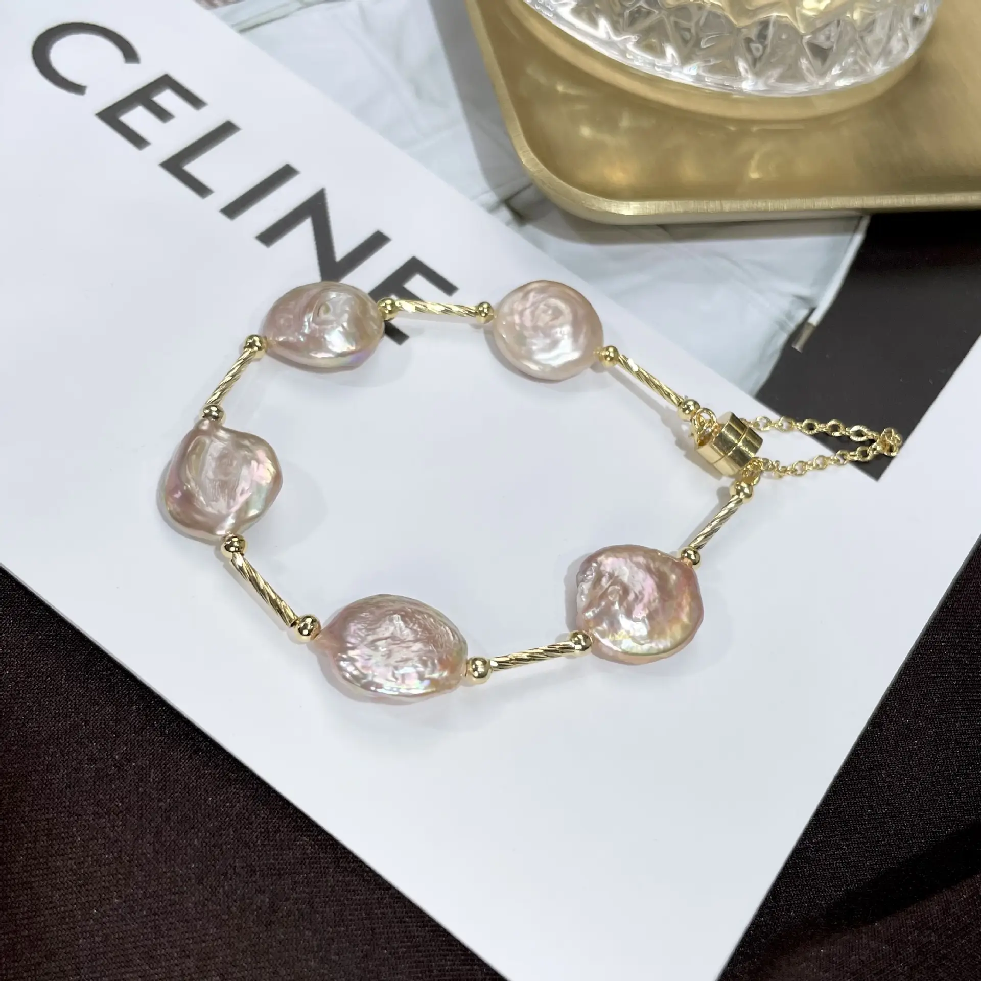 Elegant Pearl Bracelet with Gold Plated Chain — feature 1