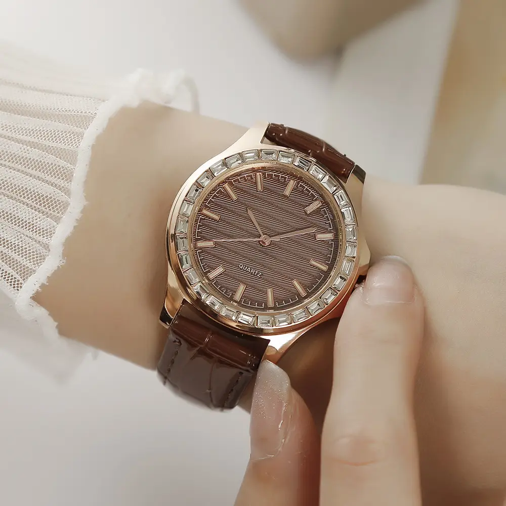 Elegant Quartz Watch Set for Women with Diamond Bracelet — feature 11