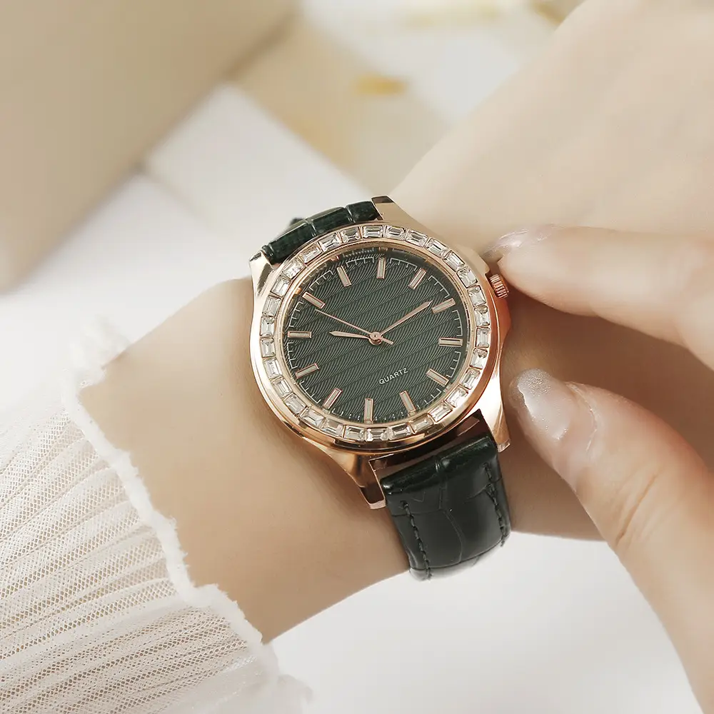 Elegant Quartz Watch Set for Women with Diamond Bracelet — feature 12