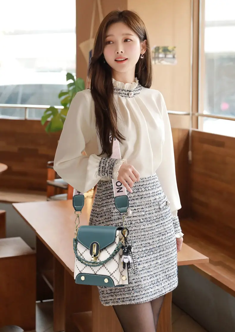 Women's Crossbody Phone Bag Beige Pvc Square Design — feature 1