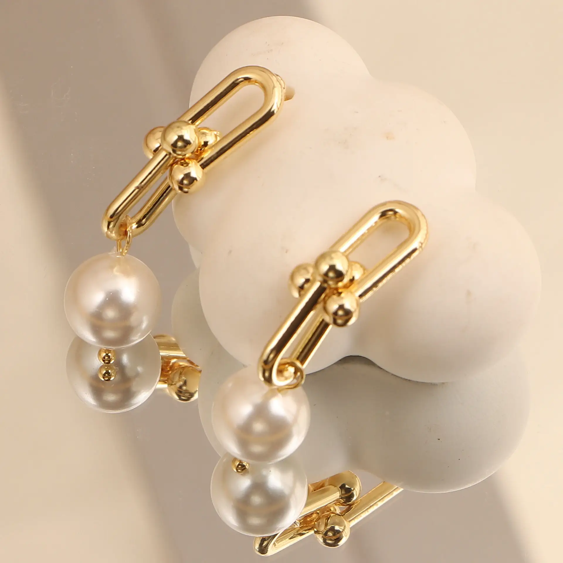 Natural Pearl Horseshoe Earrings 14K Gold — feature 12