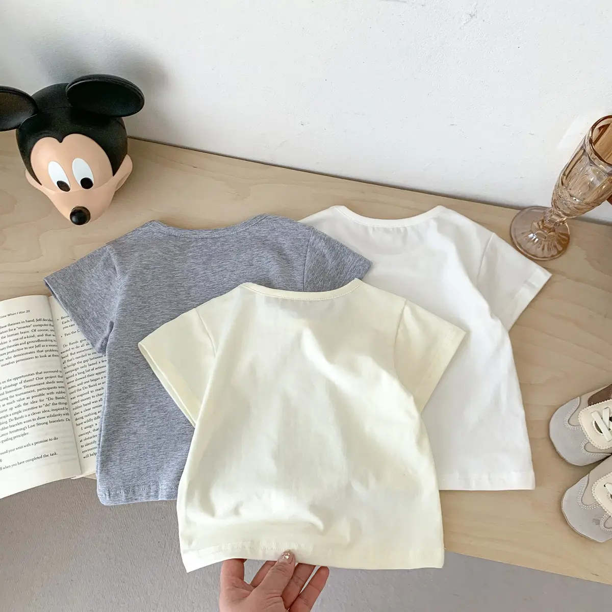 Children's White Short Sleeve T-Shirt Round Neck — feature 2