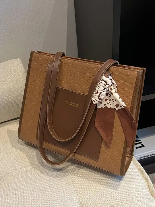 Large Capacity Women's Texturized Shoulder Bag 2023