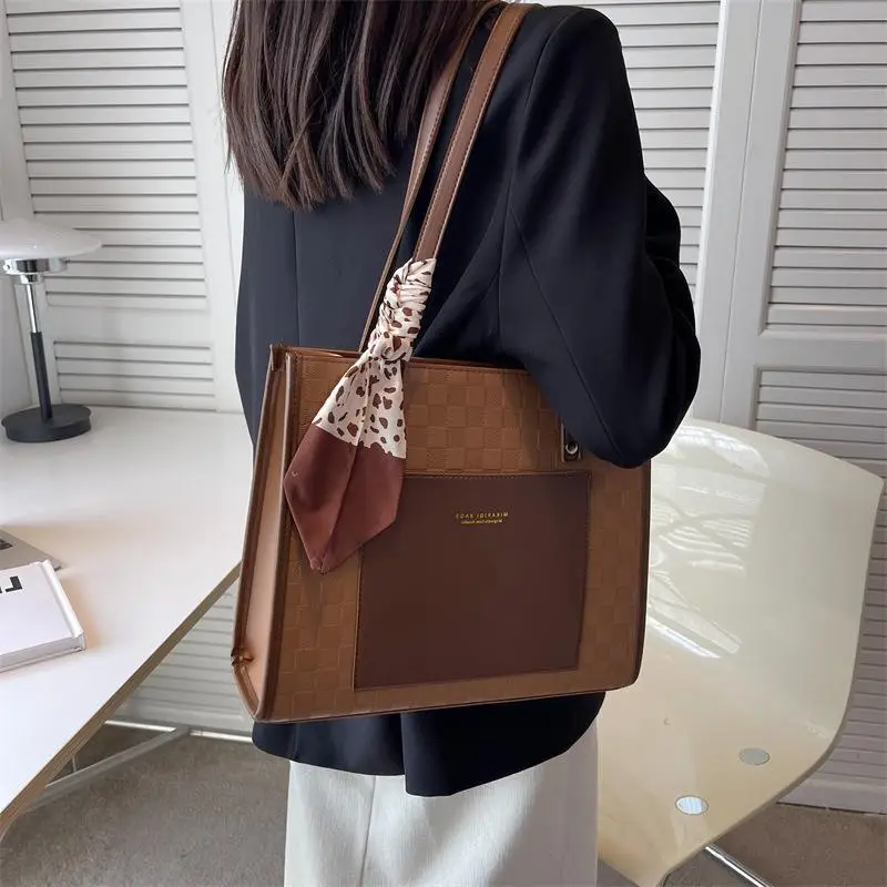 Large Capacity Women's Texturized Shoulder Bag 2023