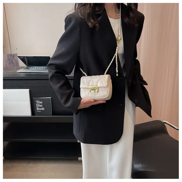 Pink Diamond Plaid Chain Shoulder Bag for Women — feature 14