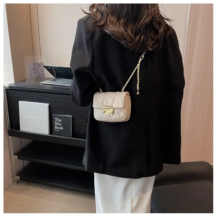 Pink Diamond Plaid Chain Shoulder Bag for Women — feature 15