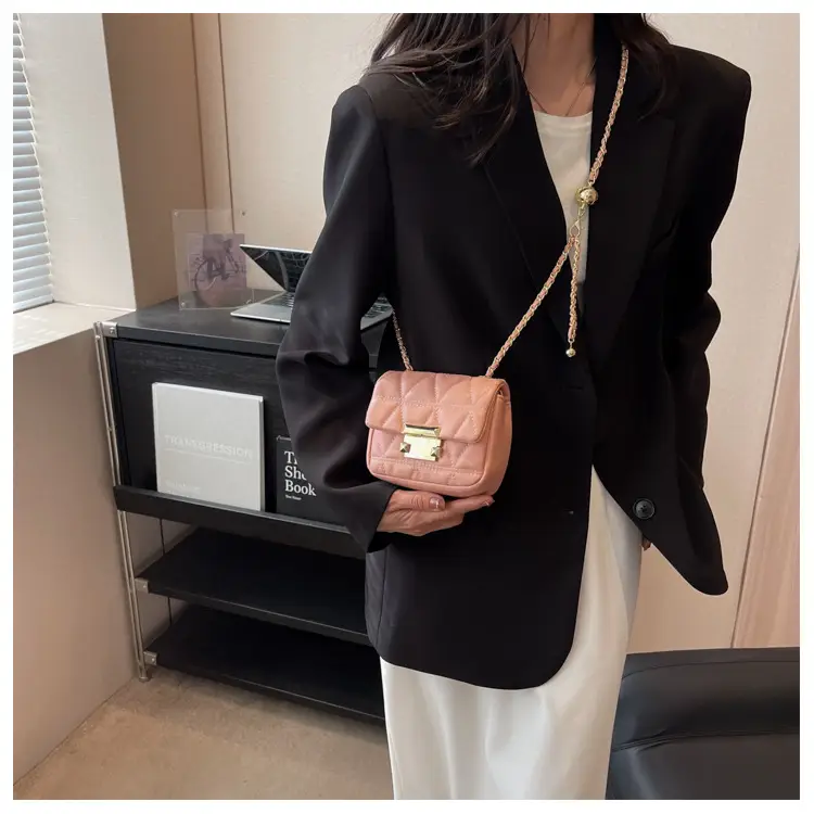 Pink Diamond Plaid Chain Shoulder Bag for Women — feature 19