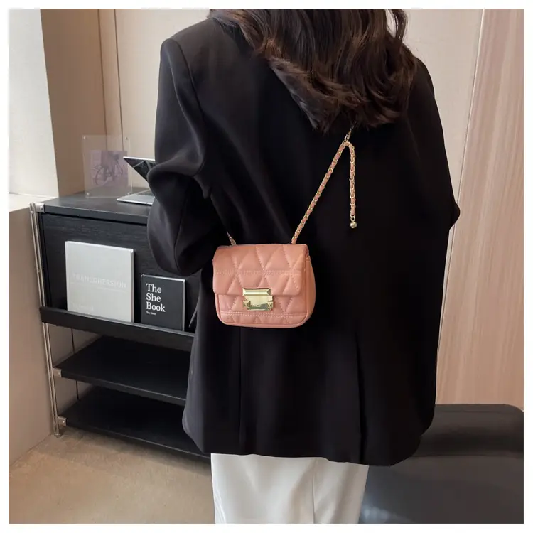 Pink Diamond Plaid Chain Shoulder Bag for Women — feature 20
