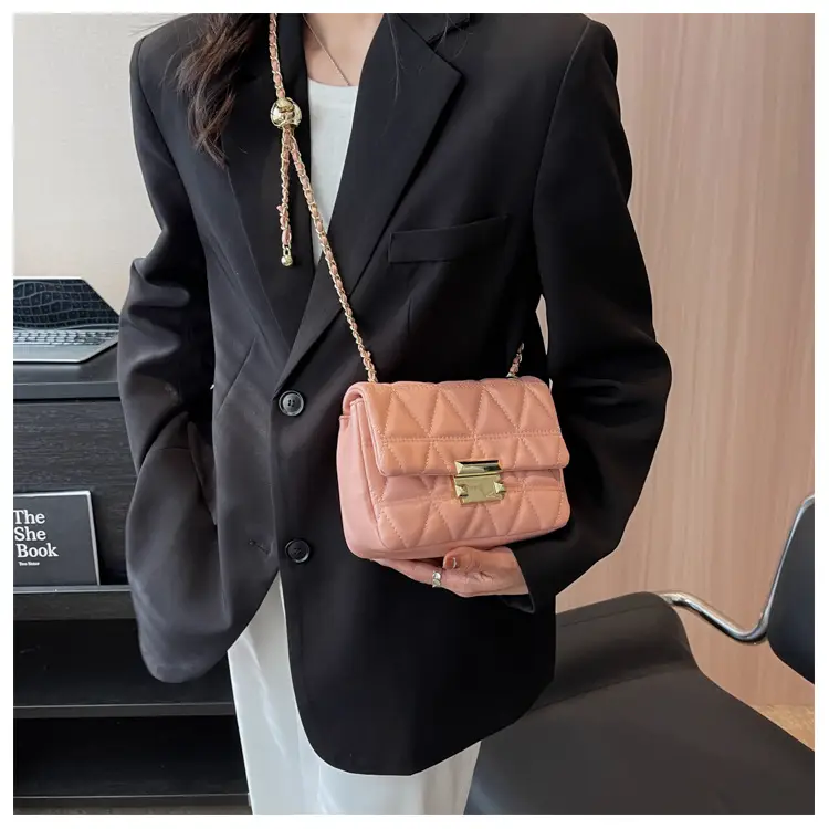 Pink Diamond Plaid Chain Shoulder Bag for Women — feature 21