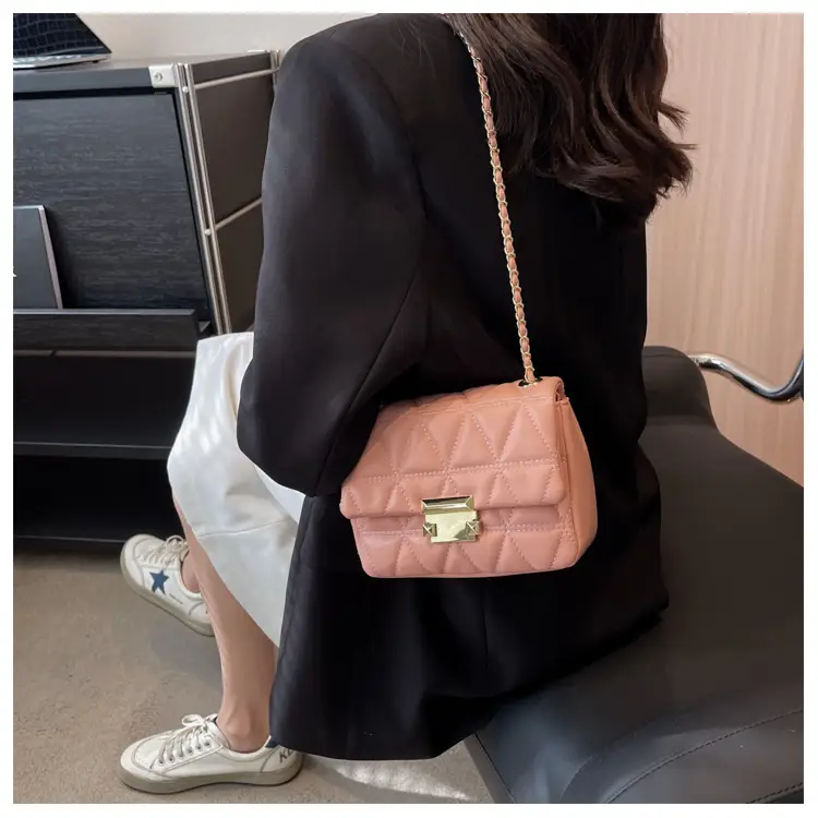 Pink Diamond Plaid Chain Shoulder Bag for Women — feature 22