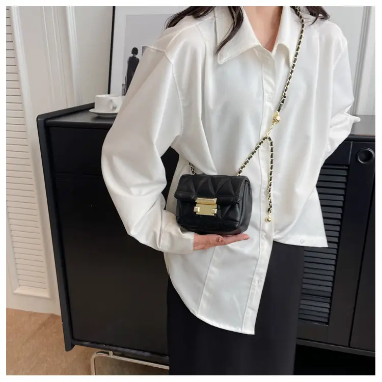 Pink Diamond Plaid Chain Shoulder Bag for Women — feature 26