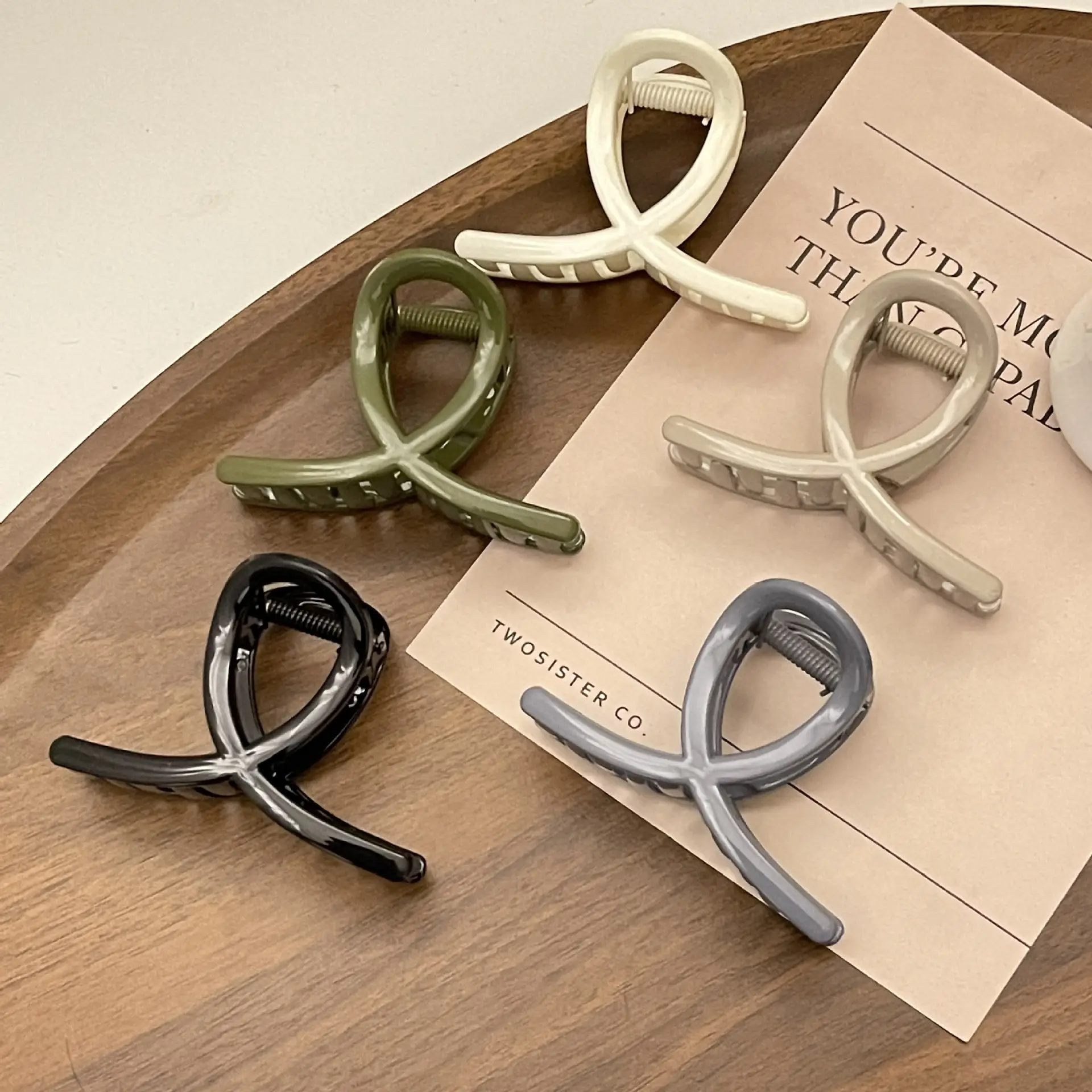 Korean Style Hair Clip Black Advanced Acrylic — feature 1