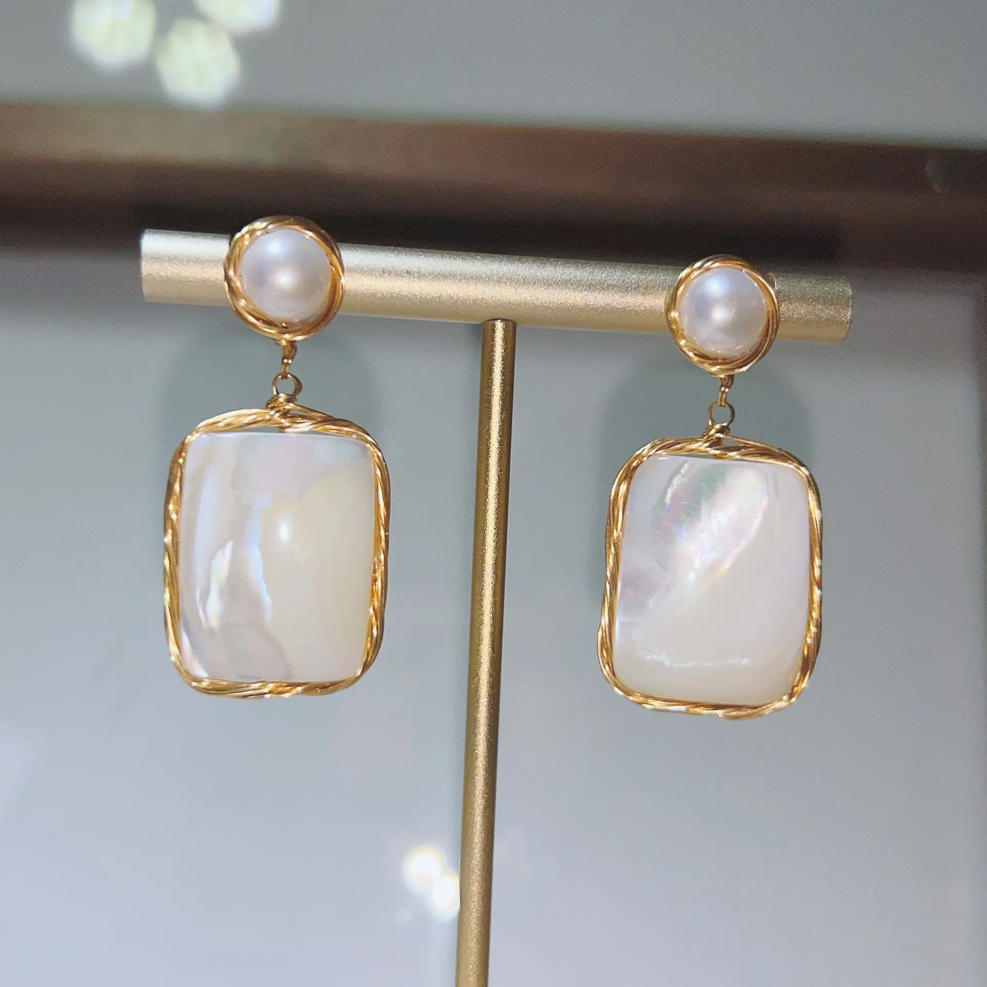 18K Gold Pearl Flower Earrings for Women — feature 9