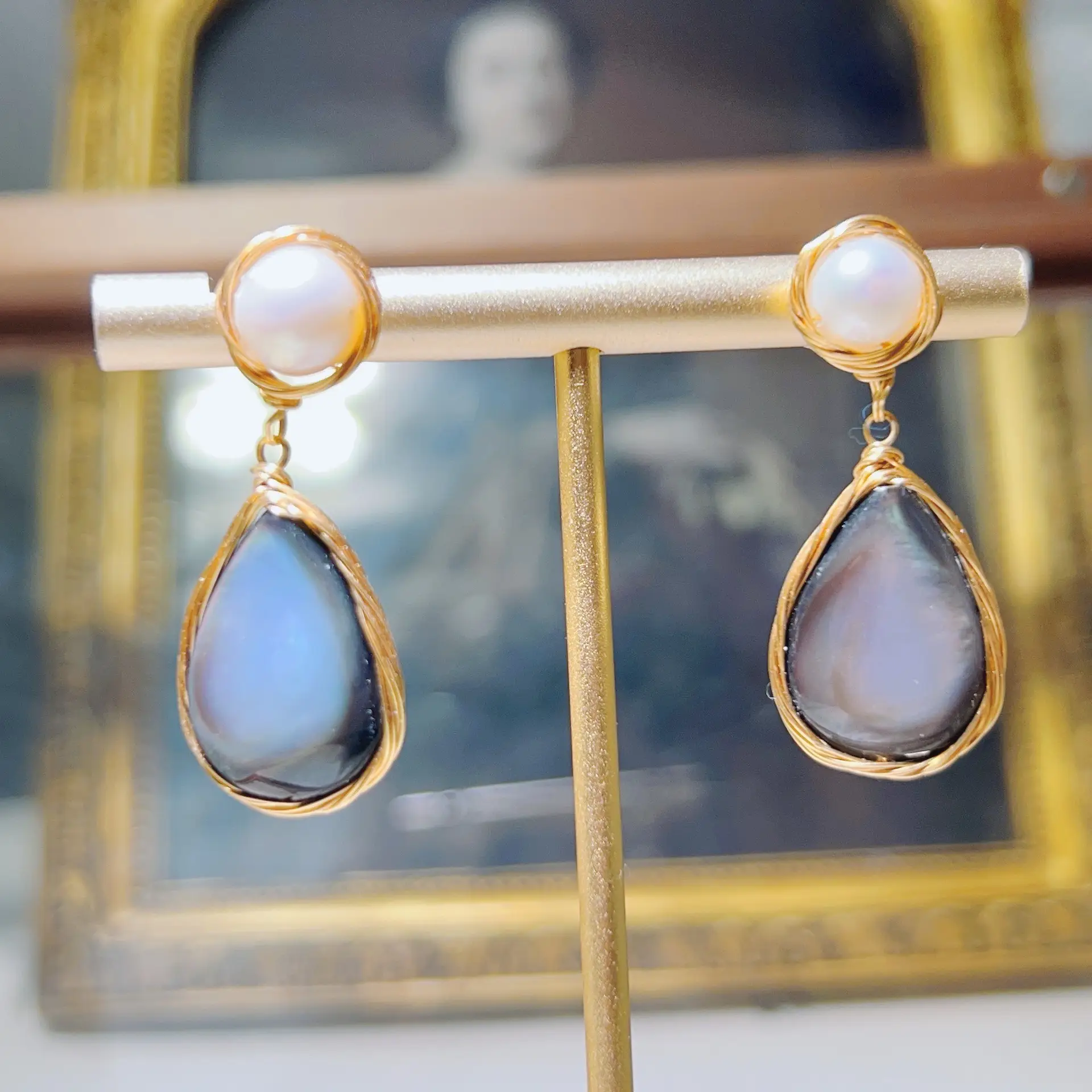 18K Gold Pearl Flower Earrings for Women - Image 9