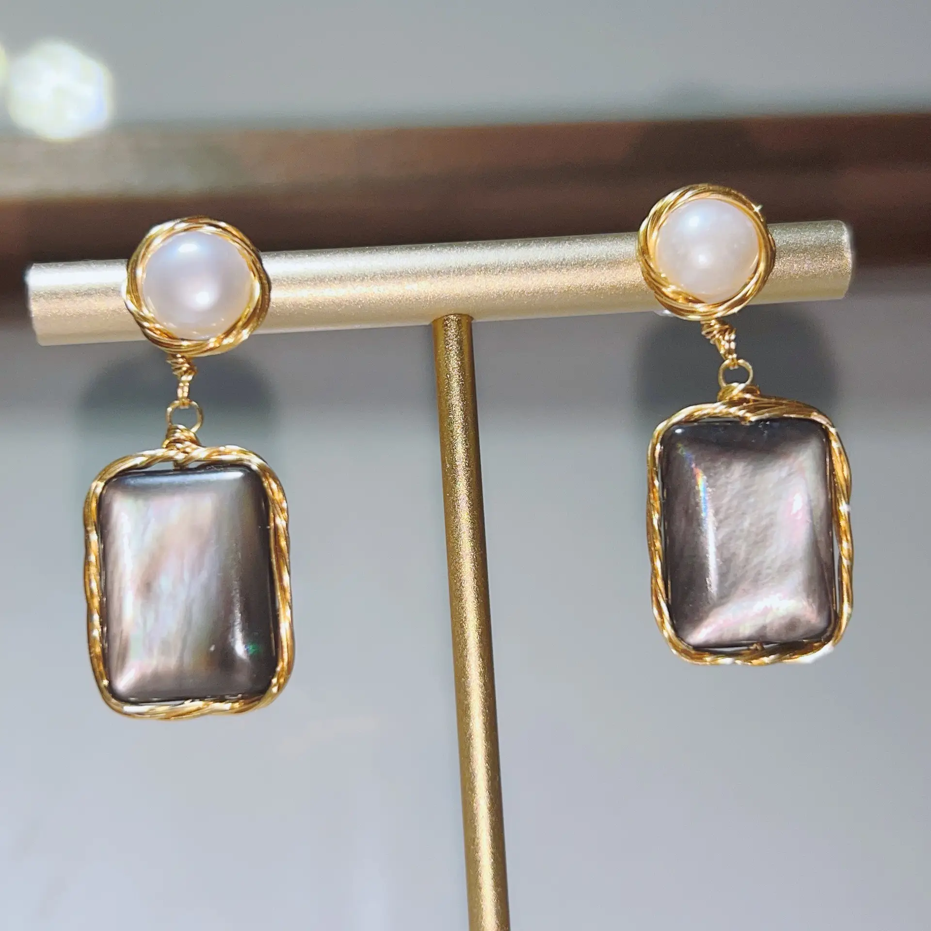 18K Gold Pearl Flower Earrings for Women - Image 11