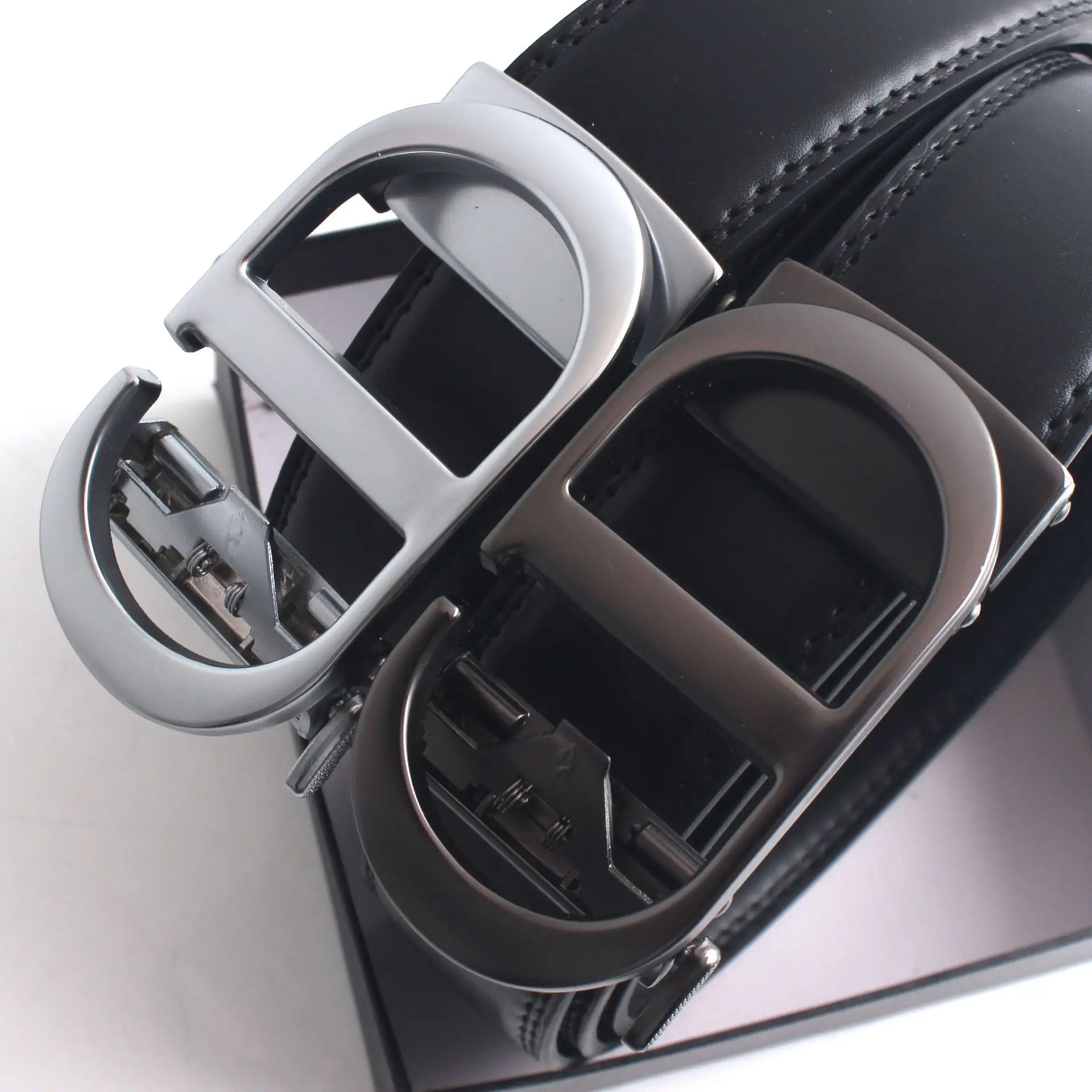 Men's Black Gold & Black Buckle Belt Automatic Closure - Image 12