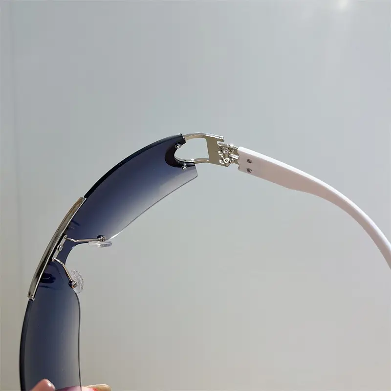 European Sports Sunglasses with Color-Blended Frames — feature 17