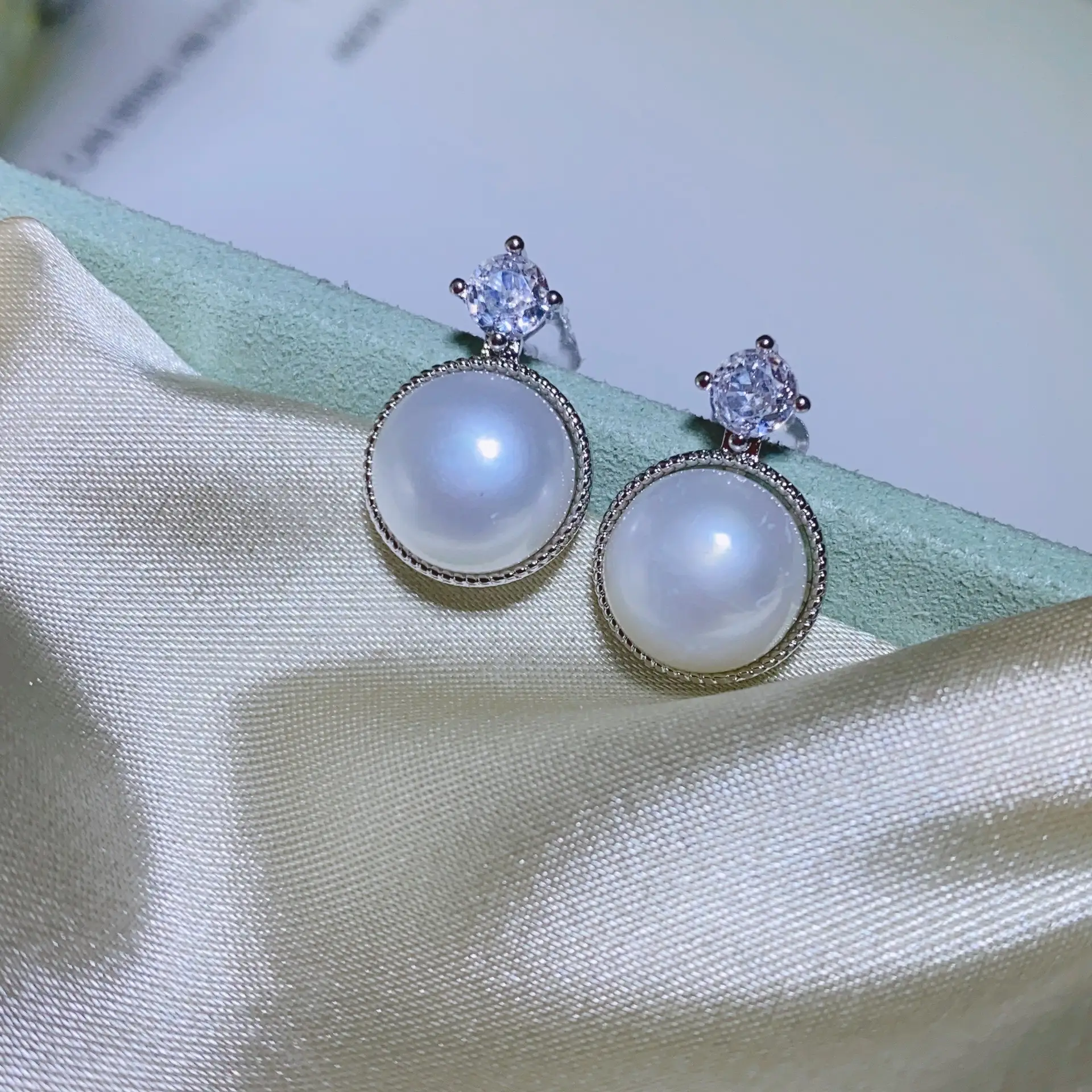 Xiaohongshu Hot Selling Pearl Stud Earrings Set - Image 4